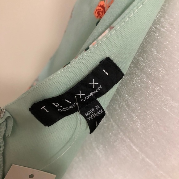 Trixxi Mini Scalloped Neckline Adjustable Straps - Picture 5 of 5